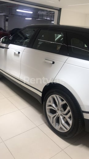 Range Rover Velar (Blanc), 2019 &agrave; louer &agrave; Duba&iuml;