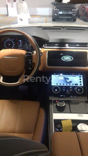 Range Rover Velar (Blanc), 2019 &agrave; louer &agrave; Duba&iuml;