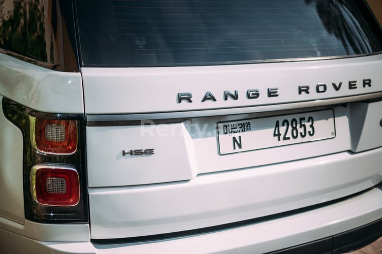 Range Rover Vogue (Белый), 2020 для аренды в Дубай