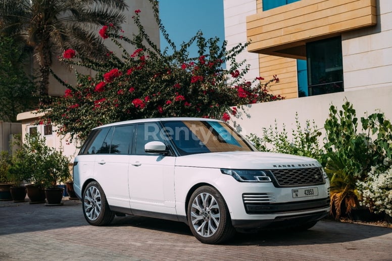 Range Rover Vogue (Белый), 2020 для аренды в Дубай