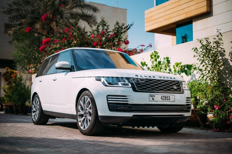 Range Rover Vogue (Белый), 2020 для аренды в Дубай