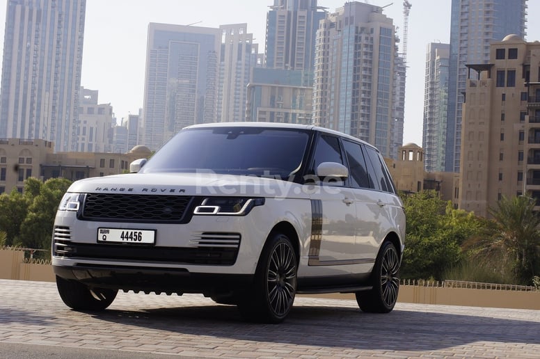 Range Rover Vogue (Wit), 2019 te huur in Dubai