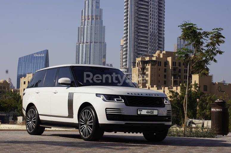 Range Rover Vogue (Wit), 2019 te huur in Dubai