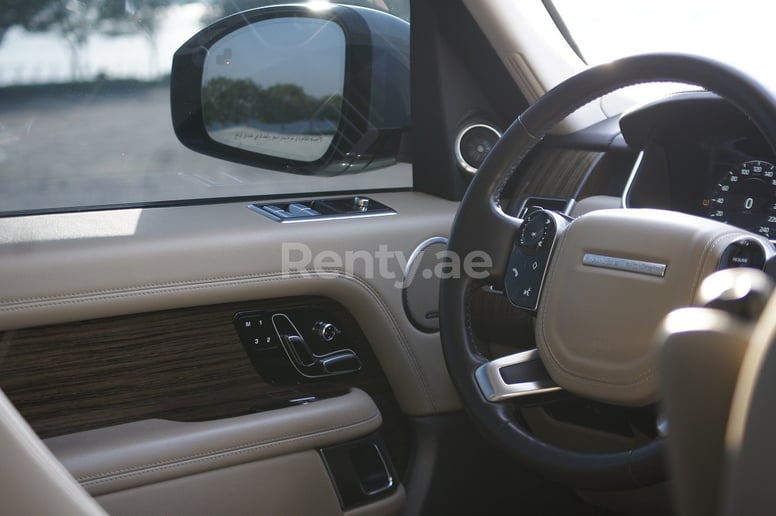 Range Rover Vogue (Wit), 2019 te huur in Dubai