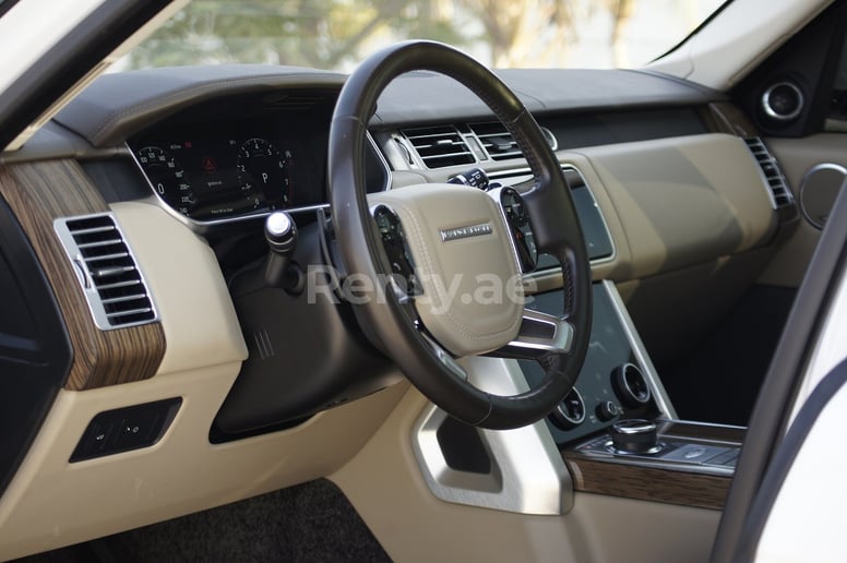 Range Rover Vogue (Wit), 2019 te huur in Dubai