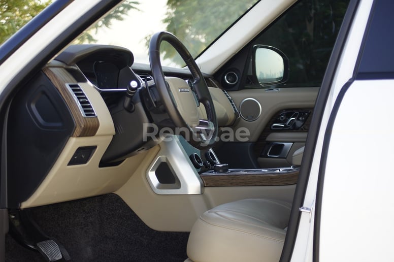 Range Rover Vogue (Wit), 2019 te huur in Dubai