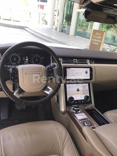 Range Rover Vogue (Blanco), 2019 para alquiler en Dub&aacute;i