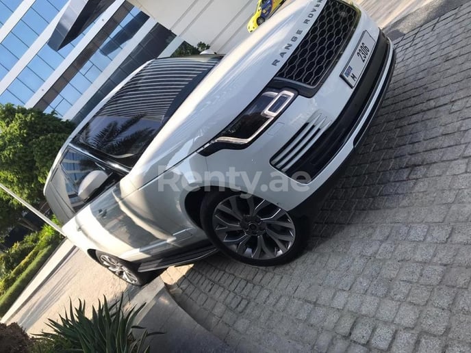Range Rover Vogue (Blanco), 2019 para alquiler en Dub&aacute;i