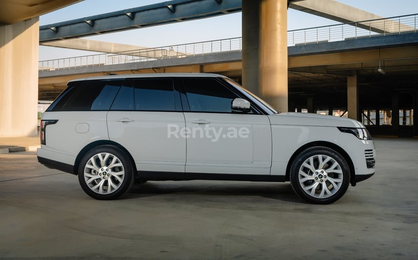 Abu Dabi'de kiralık Range Rover Vogue (Beyaz), 2020