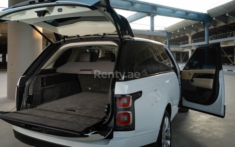 Abu Dabi'de kiralık Range Rover Vogue (Beyaz), 2020