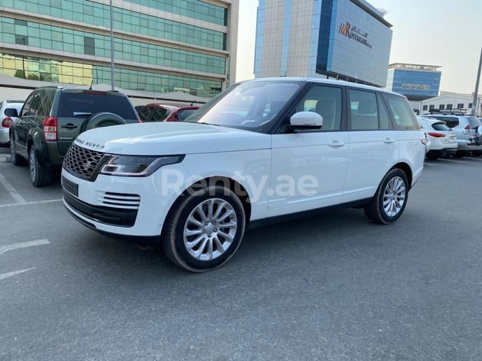 Range Rover Vogue (Bianca), 2021 in affitto a Dubai
