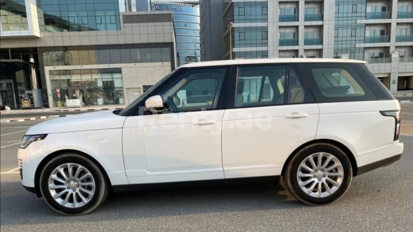 Range Rover Vogue (Bianca), 2021 in affitto a Dubai