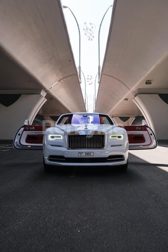 Rolls Royce Dawn Black Badge (Blanc), 2019 &agrave; louer &agrave; Duba&iuml;