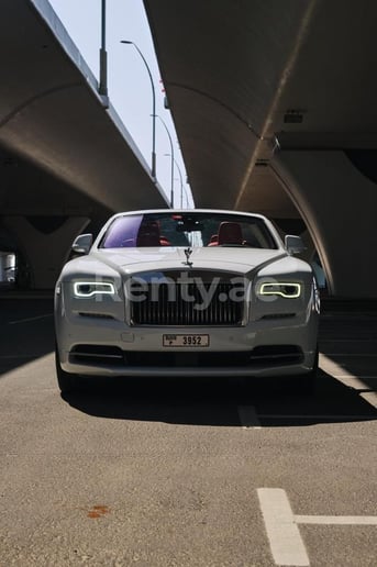 Rolls Royce Dawn Black Badge (Blanc), 2019 &agrave; louer &agrave; Duba&iuml;
