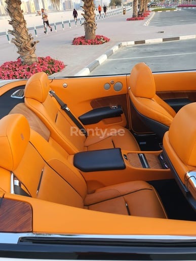 Rolls Royce Dawn Black Badge (Blanco), 2020 para alquiler en Dub&aacute;i