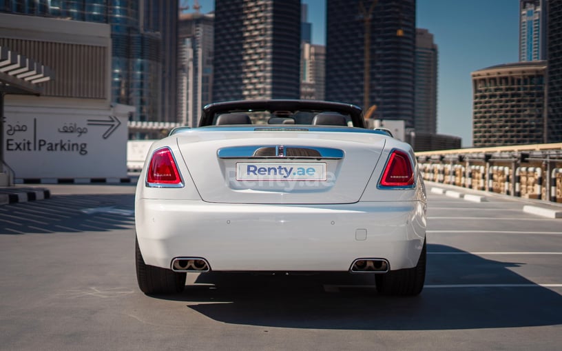 Rolls Royce Dawn (Blanco), 2018 para alquiler en Dub&aacute;i