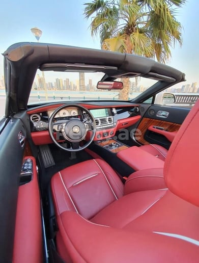 Rolls Royce Dawn (Blanco), 2019 para alquiler en Dub&aacute;i