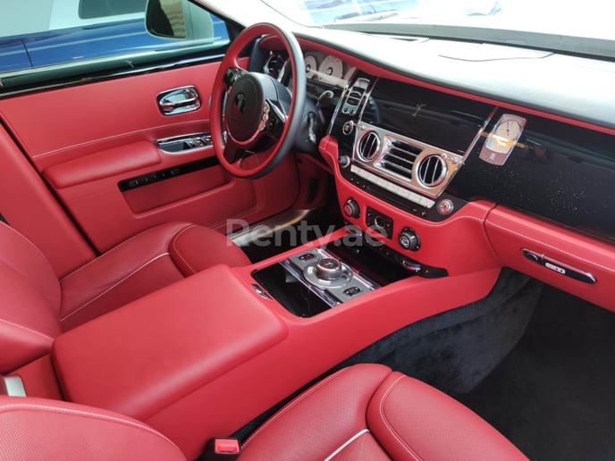 Rolls Royce Ghost (Bianca), 2019 in affitto a Abu Dhabi