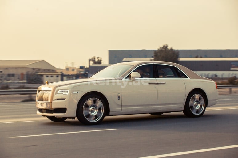 Rolls Royce Ghost (Blanc), 2019 &agrave; louer &agrave; Duba&iuml;