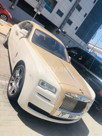 Rolls Royce Ghost (Blanc), 2019 &agrave; louer &agrave; Duba&iuml;