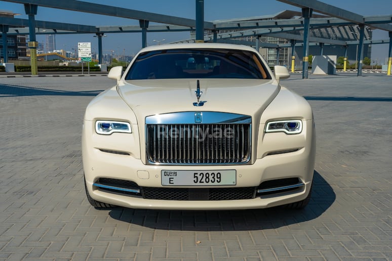Abu Dabi'de kiralık Rolls Royce Wraith (Beyaz), 2019