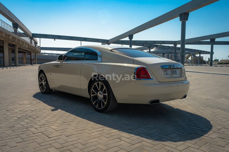 Abu Dabi'de kiralık Rolls Royce Wraith (Beyaz), 2019