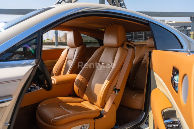 Abu Dabi'de kiralık Rolls Royce Wraith (Beyaz), 2019
