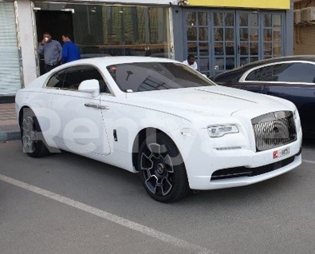 Rolls Royce Wraith (Белый), 2019 для аренды в Абу-Даби