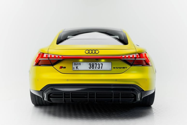 إيجار أودي RS E-tron GT (أبيض), 2022 في دبي
