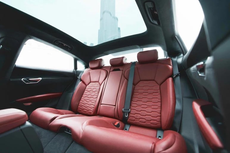 إيجار أودي RS E-tron GT (أبيض), 2022 في دبي