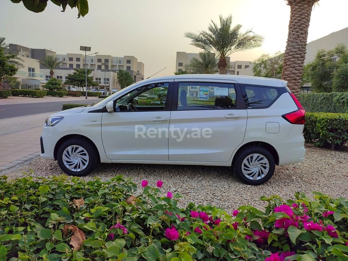 Suzuki Ertiga (Wit), 2022 te huur in Dubai