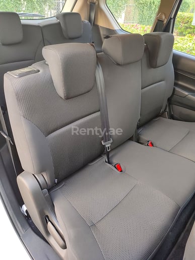 Suzuki Ertiga (Wit), 2022 te huur in Dubai