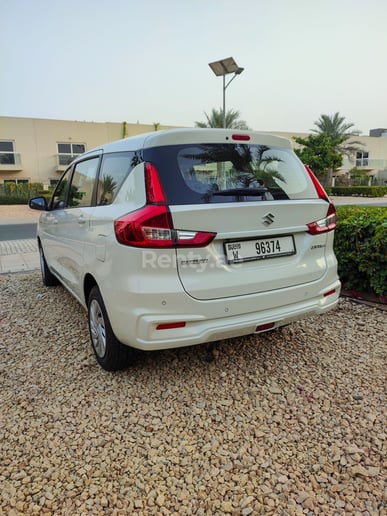 Suzuki Ertiga (Wit), 2022 te huur in Dubai