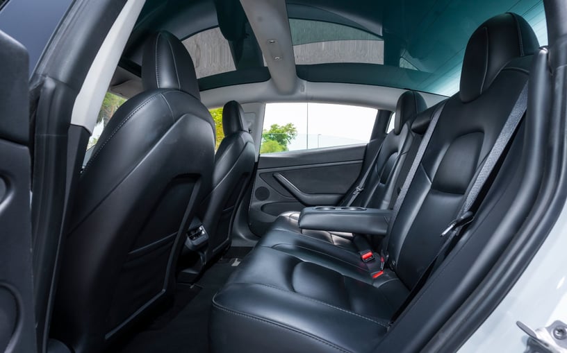 Tesla Model 3 (Wei&szlig;), 2023  zur Miete in Dubai