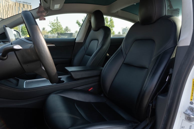 特斯拉Model 3 (白色), 2023 - 沙迦租赁报价