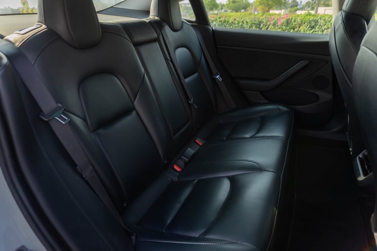 特斯拉Model 3 (白色), 2023 - 沙迦租赁报价