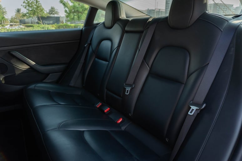 特斯拉Model 3 (白色), 2023 - 沙迦租赁报价