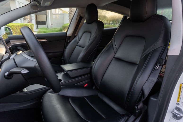Tesla Model 3 (Blanc), 2023 - offres de bail &agrave; Abu Dhabi