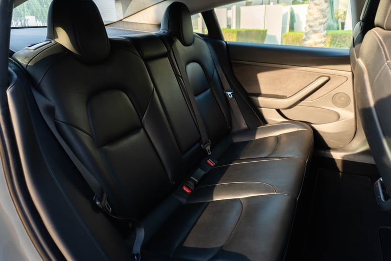 Tesla Model 3 (Blanc), 2023 - offres de bail &agrave; Abu Dhabi