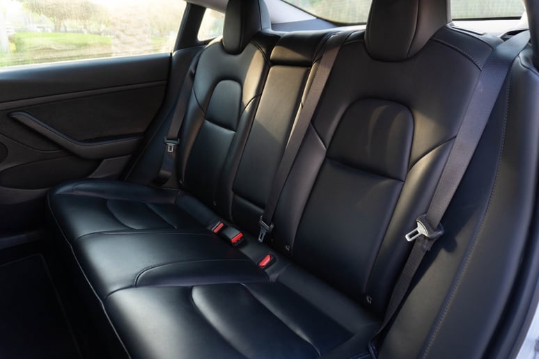 Tesla Model 3 (Blanc), 2023 - offres de bail &agrave; Abu Dhabi