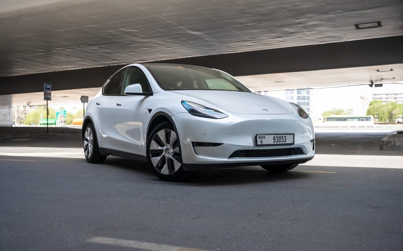 Tesla Model Y Long Range (Белый), 2022 - предложения по лизингу в Дубай