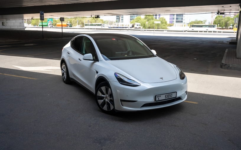 Tesla Model Y Long Range (Белый), 2022 - предложения по лизингу в Дубай