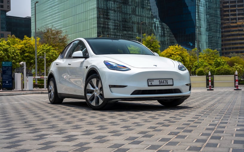 Tesla Model Y Long Range (Белый), 2022 - предложения по лизингу в Абу-Даби
