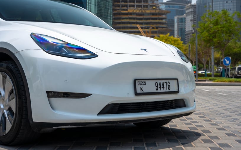 Tesla Model Y Long Range (Белый), 2022 - предложения по лизингу в Абу-Даби