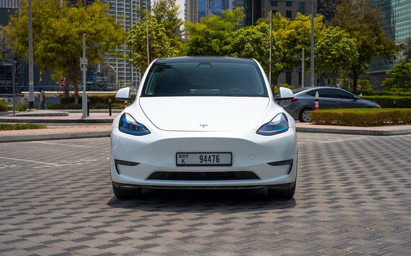 Tesla Model Y Long Range (Белый), 2022 - предложения по лизингу в Абу-Даби
