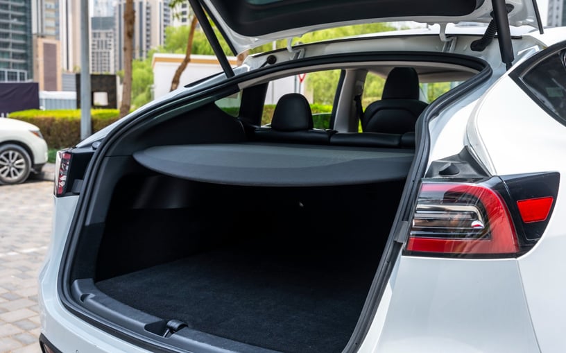 Tesla Model Y Long Range (Белый), 2022 - предложения по лизингу в Абу-Даби