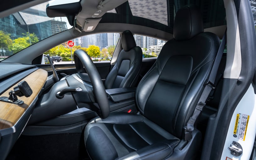 Tesla Model Y Long Range (Белый), 2022 - предложения по лизингу в Абу-Даби