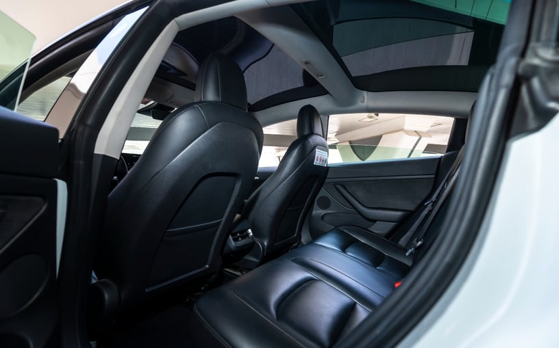 Tesla Model Y Long Range (Белый), 2022 - предложения по лизингу в Дубай
