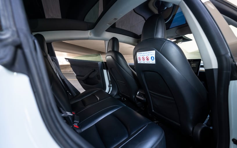 Tesla Model Y Long Range (Белый), 2022 - предложения по лизингу в Дубай