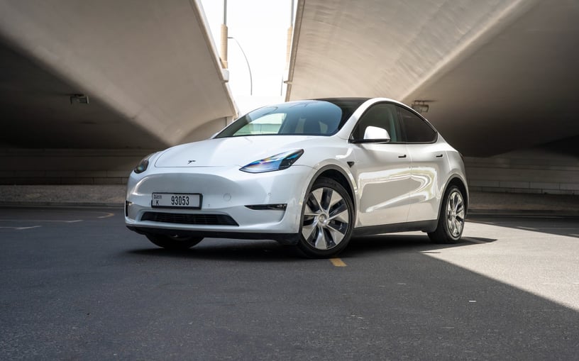 Tesla Model Y Long Range (Белый), 2022 - предложения по лизингу в Дубай